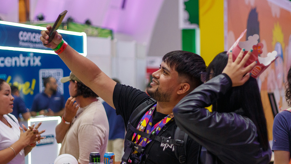 Do evento ao feed: como um backdrop transforma seu evento em máquina de conteúdo orgânico